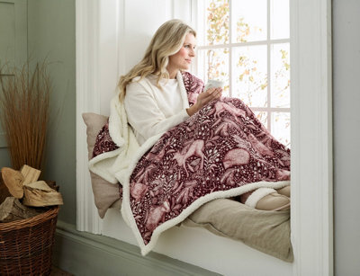 Deyongs Woodlands Folk Wine Heated Sherpa Throw Blanket 140X180Cm With 10 Heat Settings
