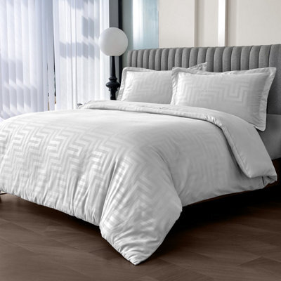 Velosso Luxury Duvet Cover And Pillowcase Set, Chic Bedroom Decor, Elegant Style With Button Enclosure, Machine Washable - White