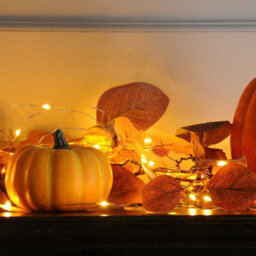 Festive Lights 2M 20 Amber Led Battery Powered Decorative Micro Firely Fairy String Lights On Silver Wire - thumbnail 2