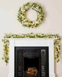 Werchristmas 76 Cm Pre-Lit White Berry Mixed-Tip Artificial Christmas Wreath, 40 Warm White Leds - thumbnail 3