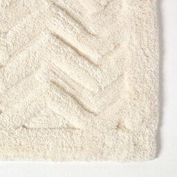 Homescapes Chevron Pattern Thick White Bathmat - thumbnail 2