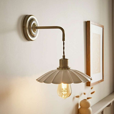 Valuelights Holborn Cream Scallop Adjustable Wall Light - image 1