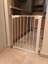 Safetots Super Narrow Baby Gate, 60.5Cm - 66.5Cm, White, Child Safety Barrier, Pressure Fit Stair Gate - thumbnail 6
