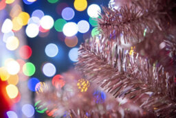Shatchi 5Ft Rose Gold Christmas Tree Shiny Tinsels - thumbnail 5