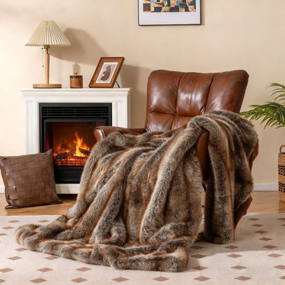 Costway 780Gsm Fluffy Faux Fur Throw Blanket 203 X 153 Cm Faux Raccoon Fur Blanket - image 1