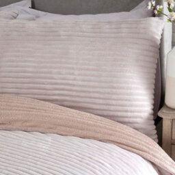 Smart Living Luxurious Reversible Sparkle Ribbed Fleece Duvet Cover With Pillowcases - thumbnail 3