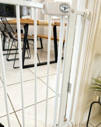 Bettacare Easy Fit Gate, 126.7Cm - 134.7Cm, White, Pressure Fit Stair Gate, Baby Gate For Doors Hallways And Spaces - thumbnail 7