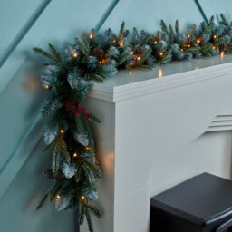 1.83M Blitzen Green Pre-Lit Christmas Garland - Battery-Powered - thumbnail 1