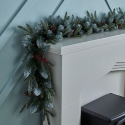 1.83M Blitzen Green Pre-Lit Christmas Garland - Battery-Powered - thumbnail 4