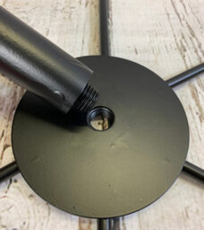 Selections Bird Feeding Station Metal Patio Stand Weighs 3.5Kg - thumbnail 4
