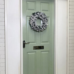 Samuel Alexander Premier Flocked Woodcote Pine Flocked Wreath 50Cm - thumbnail 6