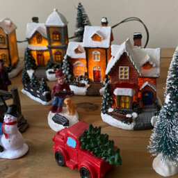 Selections 24 Piece Christmas Village Scene Decoration For Windowsills Or Mantelpieces - thumbnail 5