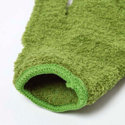 Homescapes Microfibre Dusting Gloves For Artificial Plants, Green - thumbnail 4