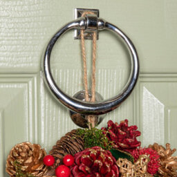 Samuel Alexander 30Cm Red Hanging Christmas Wreath With Red Berries And Pinecones - thumbnail 4