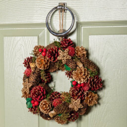 Samuel Alexander 30Cm Red Hanging Christmas Wreath With Red Berries And Pinecones - thumbnail 7