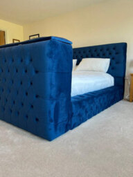 Stratus Interiors Ambassador Tv Bed With Storage Chesterfield Platform Style Plush Velvet-Doorstep Delivery Only No Assembly-Small Double-No Storage