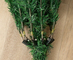 Garden Store Direct Lapland Fir Green Artificial Christmas Tree 5Ft - thumbnail 9
