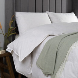Earthkind Feather & Down Duvet, 2 Medium Pillows, 4.5 Tog, King - thumbnail 2