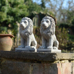 Pair Of Small Bavarian Lion Garden Sculptures - thumbnail 8