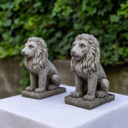 Pair Of Small Bavarian Lion Garden Sculptures - thumbnail 3