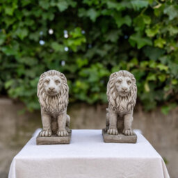 Pair Of Small Bavarian Lion Garden Sculptures - thumbnail 4