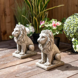 Pair Of Small Bavarian Lion Garden Sculptures - thumbnail 7