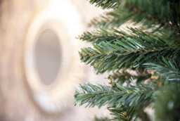 Shatchi 5Ft Slim Pine Green Tree Christmas Holiday Festive Xmas Home Decorations With Pencil Point Tips - thumbnail 7