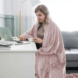 Ameha Fleece Plain Blanket, Lightweight & Reversible Throw For Travel, Bed & Sofa Blanket, Pink Single 130X150Cm - thumbnail 3