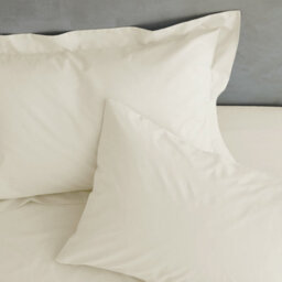Catherine Lansfield Easy Iron Percale Combed Fitted Sheet 35Cm Depth Cream - thumbnail 3