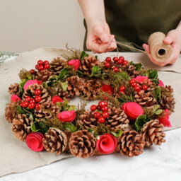 Dibor Traditional Red Berries And Roses Front Door Autumn Wreath Winter Spring Wreath 35Cm - thumbnail 3