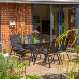 Harbour Housewares 4 Seater Metal Garden Furniture Set - 120Cm X 70Cm - Black - thumbnail 6
