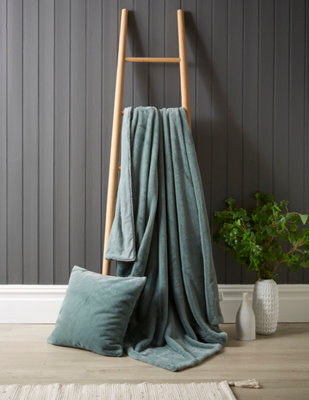 Bellissimo Home Thick Plush Faux Fur Throw Teal. Soft And Warm. 130 X 180Cm
