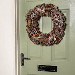 Samuel Alexander 50Cm Frosted Hanging Christmas Wreath With Red Jingle Bells & Wooden Stars - thumbnail 5