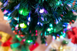 Shatchi 5Ft/150Cm Berries Balls Fibre Optic Christmas Tree Led Pre-Lit - thumbnail 5