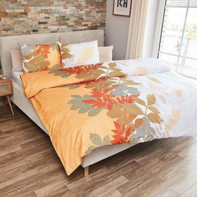 Golden Autumn Reversible Bedding Set Soft Microfibre Easy Care Non Iron With Pillowcases Available In 3 Sizes