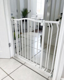 Bettacare Curved Top Dog Gate, 89Cm - 98Cm, Matt White, Pressure Fit Pet Gate For Dog And Puppy, Pet And Dog Barrier - thumbnail 6