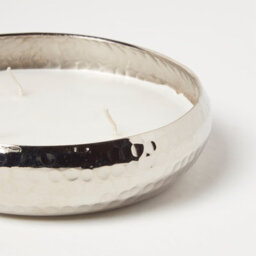 Homescapes Silver Hammered Vanilla Scented Candle - 15 Cm - thumbnail 3