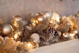 180Cm Christmas Garland Silver Effect Pre Lit Led Artificial Decor Pine Cone - thumbnail 2