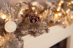 180Cm Christmas Garland Silver Effect Pre Lit Led Artificial Decor Pine Cone - thumbnail 6