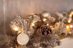 180Cm Christmas Garland Silver Effect Pre Lit Led Artificial Decor Pine Cone - thumbnail 5