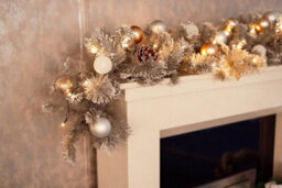 180Cm Christmas Garland Silver Effect Pre Lit Led Artificial Decor Pine Cone - thumbnail 4