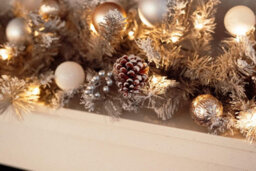 180Cm Christmas Garland Silver Effect Pre Lit Led Artificial Decor Pine Cone - thumbnail 8