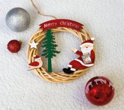 Netagon St Helens Home And Garden Battery Powered Wicker Christmas Wreath - thumbnail 5
