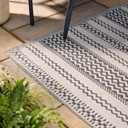 Smart Garden Black Geometric Large Outdoor Rug, (L)210Cm X (W)150Cm