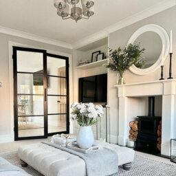 Melody Maison Large Round Vintage White Wall Mirror 80Cm X 80Cm - thumbnail 6