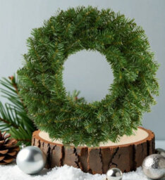 Premier Decorations Limited Large Plain Christmas Door Wreath 50Cm Green Artificial Door Decoration - thumbnail 3