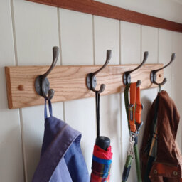 Oakcrafts - Handcrafted Solid Oak Coat Rack With Cast Iron Hooks And Oval Base Plate 750mm - 5 Hooks - thumbnail 4