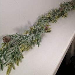 Samuel Alexander 160Cm Realistic Look Christmas Green Spruce Garland With Frosting And Plastic Pine Cones - thumbnail 6