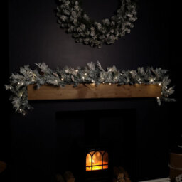 Samuel Alexander 1.8M Snowy Pre Lit Christmas Garland With 50 Warm White Led Lights And Pinecones 96 Tips - thumbnail 2