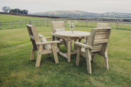 Churnet Valley Garden Furniture Ltd Churnet Valley 4-Seater Ergo Round Dining Set - Handmade Wooden Garden Furniture - thumbnail 2